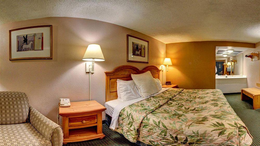 Econo Lodge Pooler - Savannah I-95 Extérieur photo