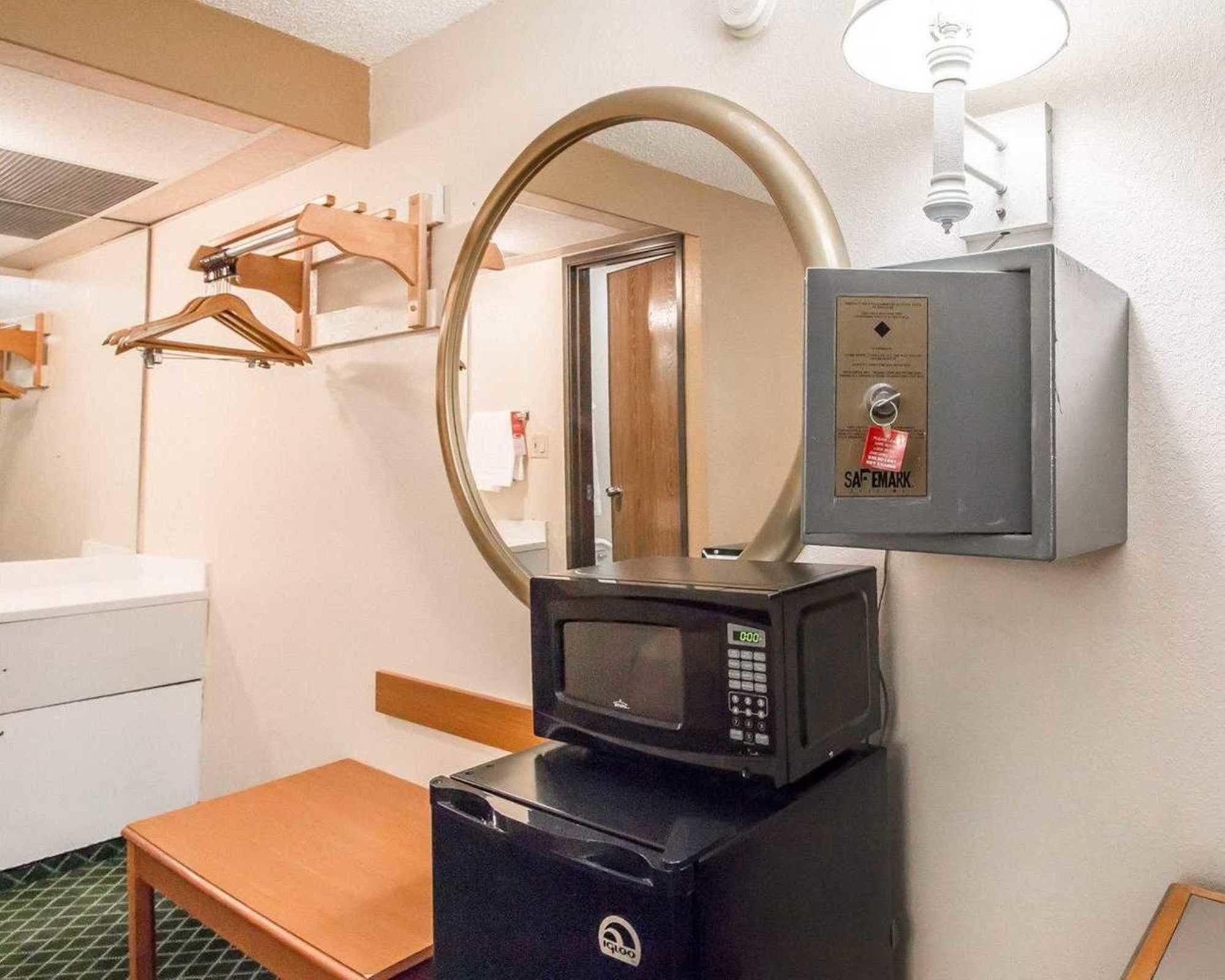 Econo Lodge Pooler - Savannah I-95 Extérieur photo